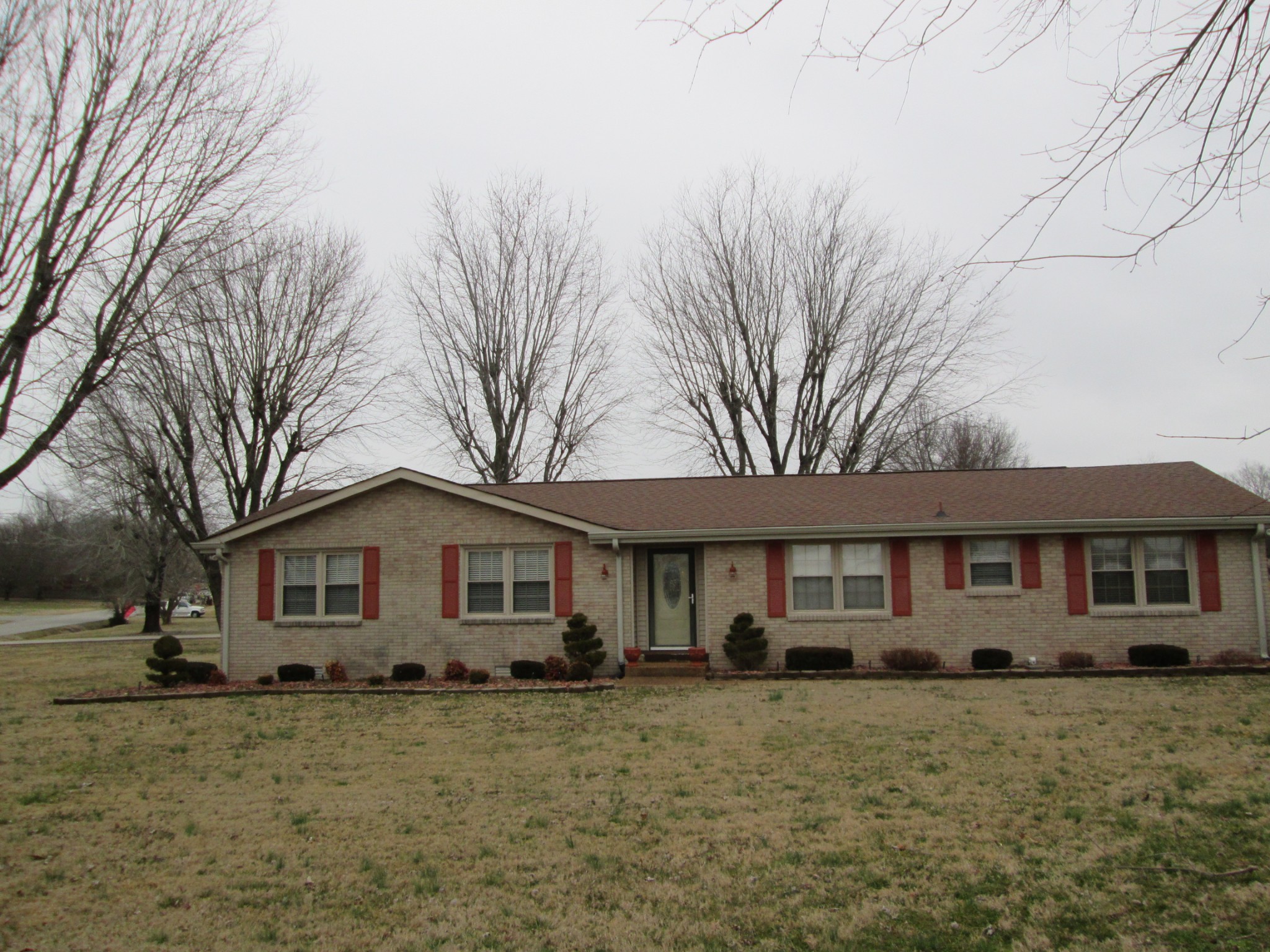 655 Philadelphia Road Lebanon, TN 37087 - Photo 3 of 20 a front view of a house with a yard