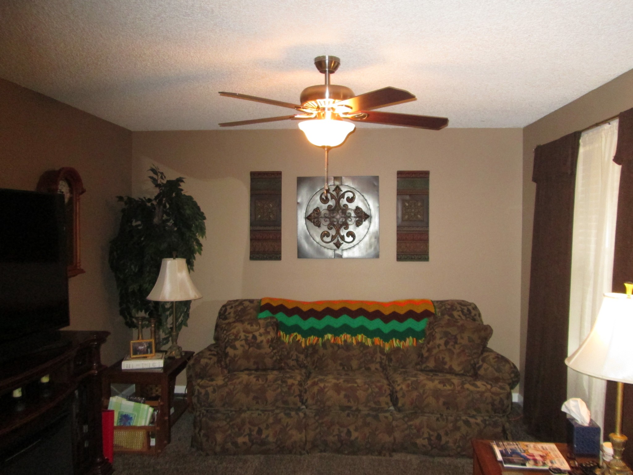 655 Philadelphia Road Lebanon, TN 37087 - Photo 7 of 20 a bed room with a bed and a window