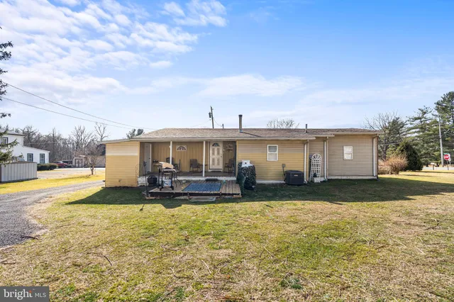 a view of a house with a backyard