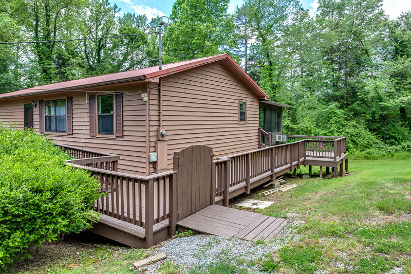 214 Dyllis Road Harriman, TN 37748 - Photo 3 of 35 214 Dyllis Rd