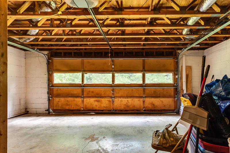 214 Dyllis Road Harriman, TN 37748 - Photo 33 of 35 Garage