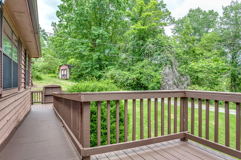 214 Dyllis Road Harriman, TN 37748 - Photo 6 of 35 214 Dyllis Rd