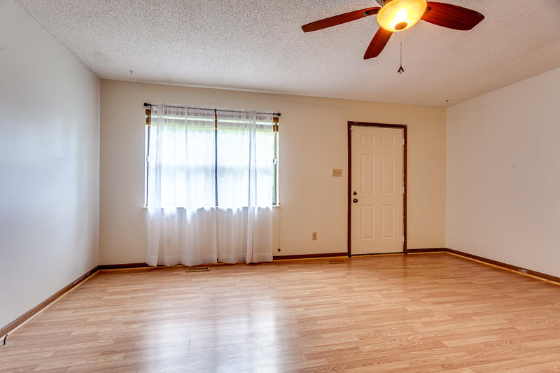 214 Dyllis Road Harriman, TN 37748 - Photo 7 of 35 Living Room