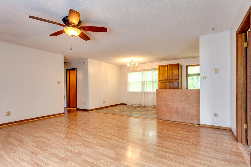 214 Dyllis Road Harriman, TN 37748 - Photo 9 of 35 Living Room to Dining/Kitchen
