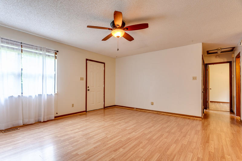 214 Dyllis Road Harriman, TN 37748 - Photo 10 of 35 Living Room
