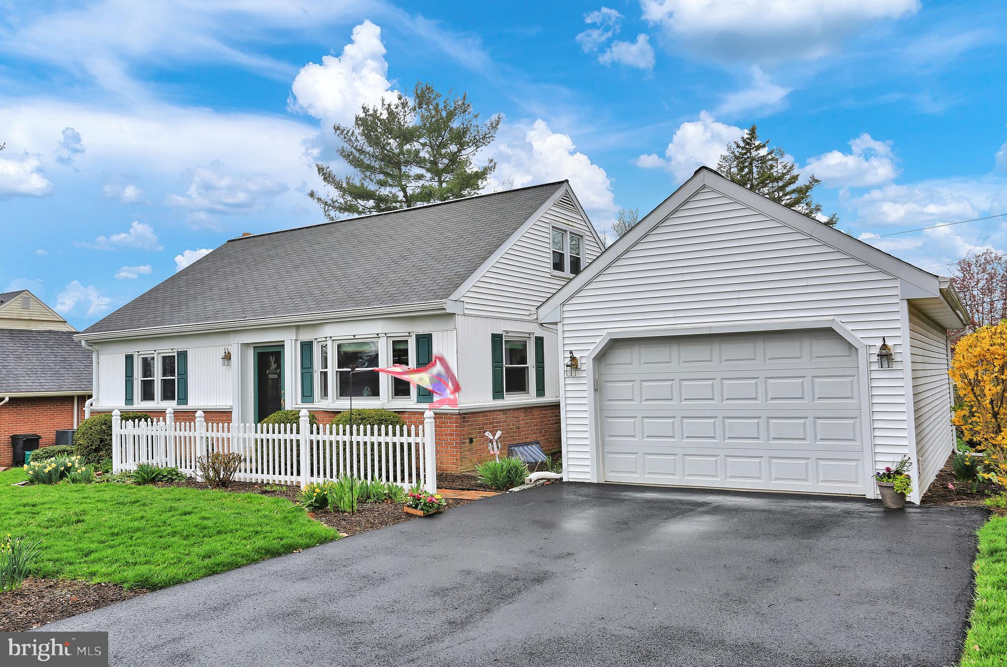 110 Whitney Road Lancaster, PA 17603 - Photo 2 of 31 Gallery Image 2