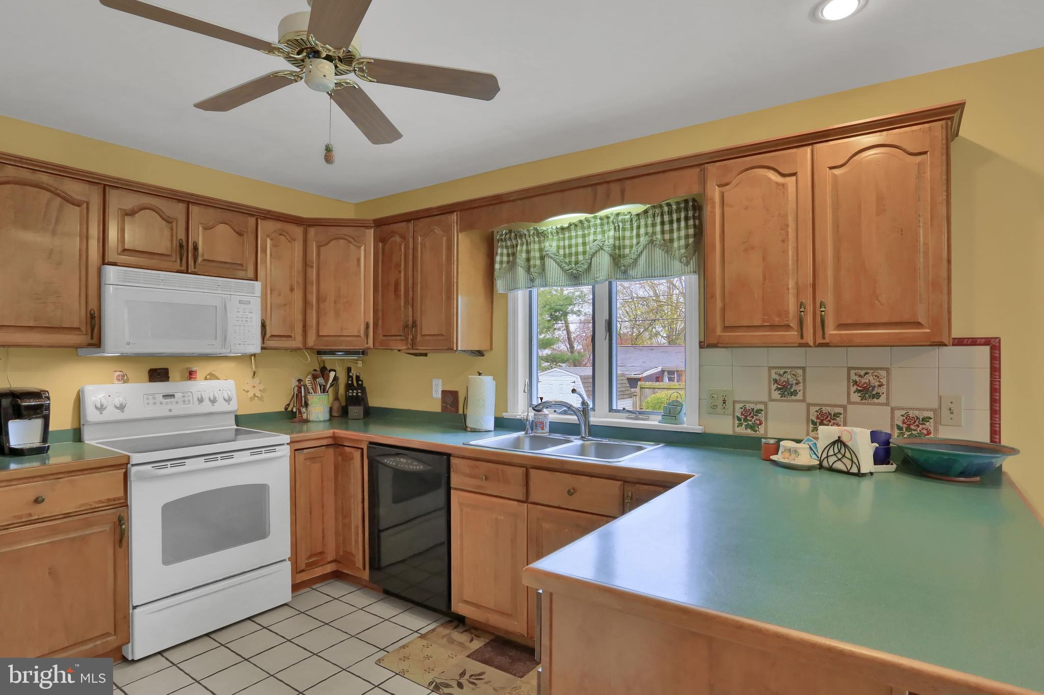 110 Whitney Road Lancaster, PA 17603 - Photo 4 of 31 Gallery Image 4