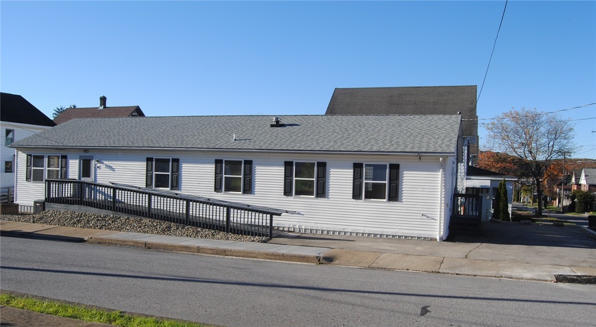 1994 (yr) with accessibility ramp
