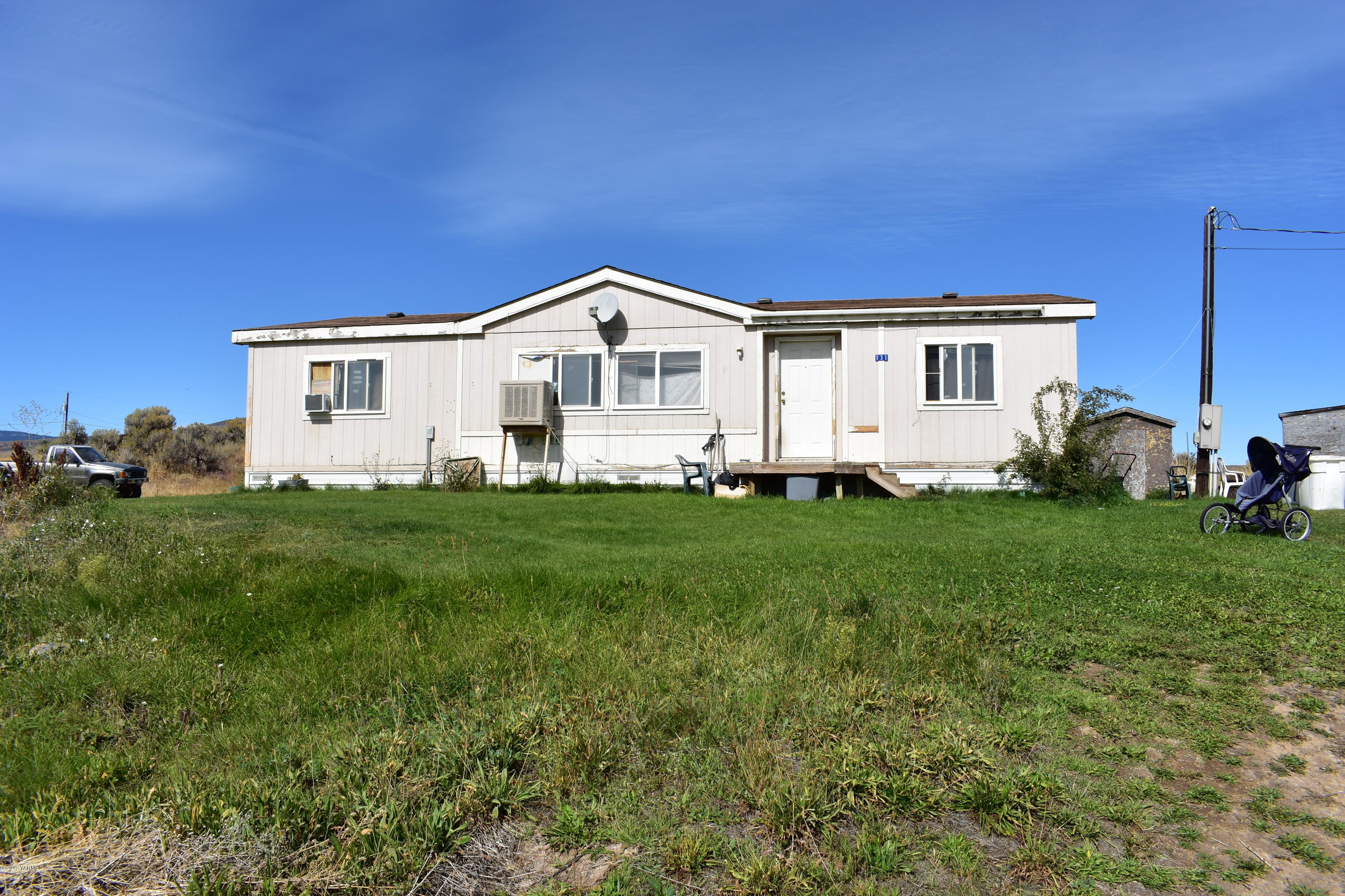 131 Mini Pines Road Yakima, WA 98903 - Photo 1 of 27 a front view of a house with a garden and plants