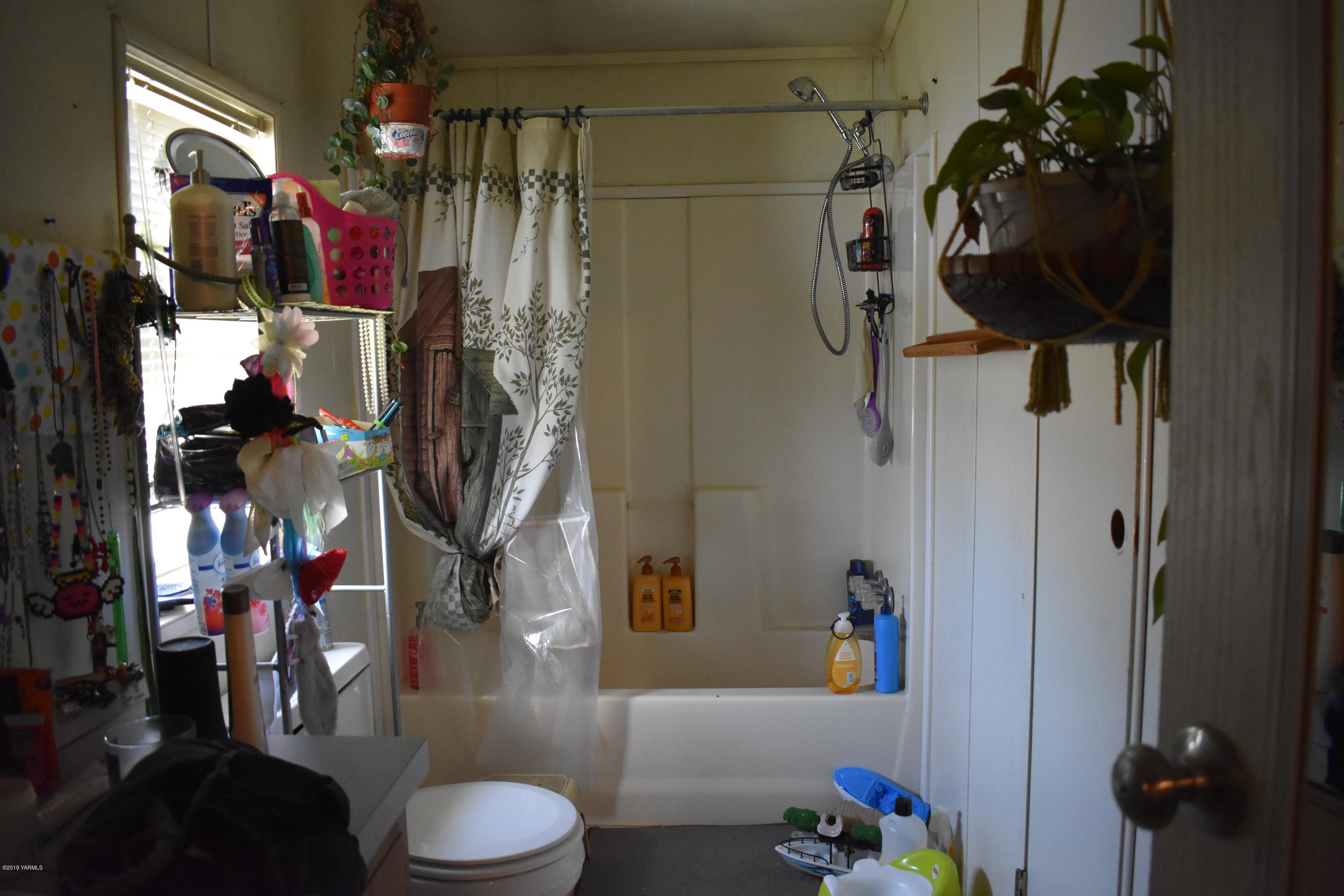 131 Mini Pines Road Yakima, WA 98903 - Photo 12 of 27 a bathroom with a toilet and shower curtain