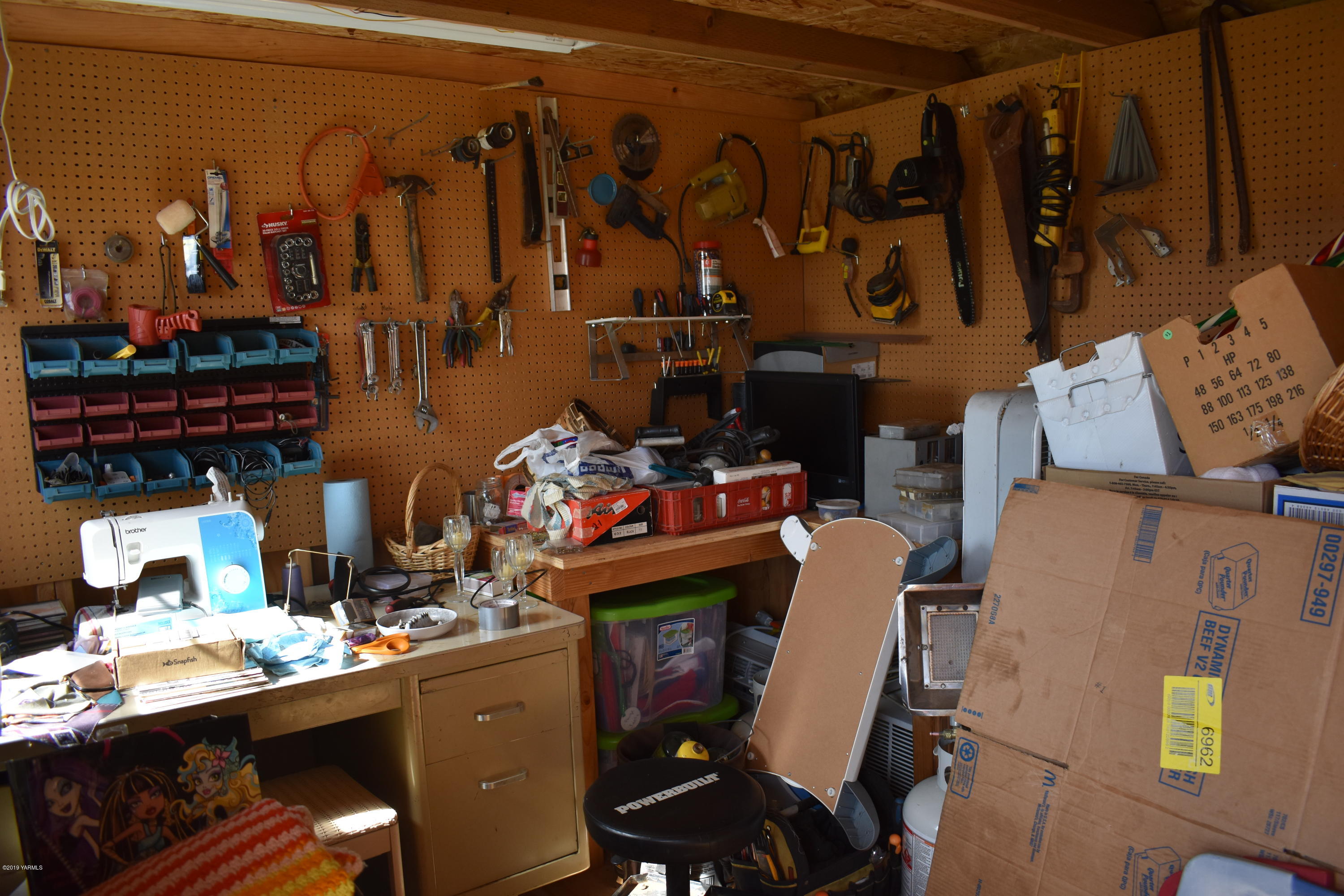 131 Mini Pines Road Yakima, WA 98903 - Photo 16 of 27 a room with musical instruments