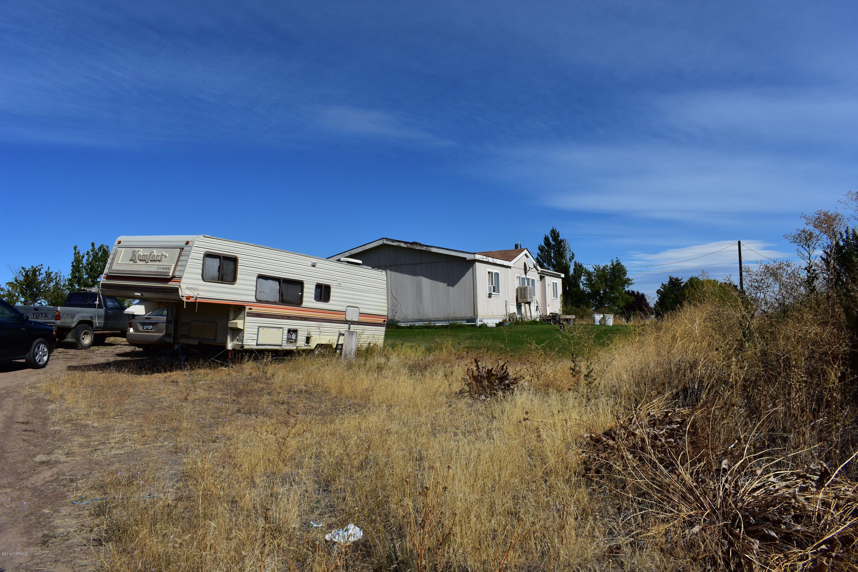 131 Mini Pines Road Yakima, WA 98903 - Photo 27 of 27 a car parked in front of a house