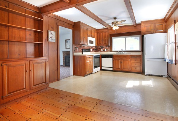 18 Chandler Road Burlington, MA 01803 - Photo 3 of 28 Gallery Image 3