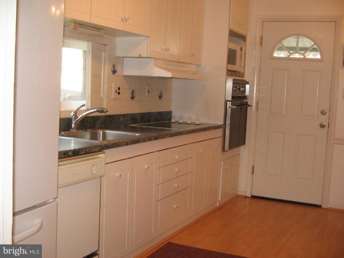 7510 Prince George Road Pikesville, MD 21208 - Photo 7 of 18 Kitchen