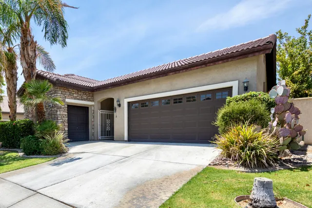 a view of a bird bath