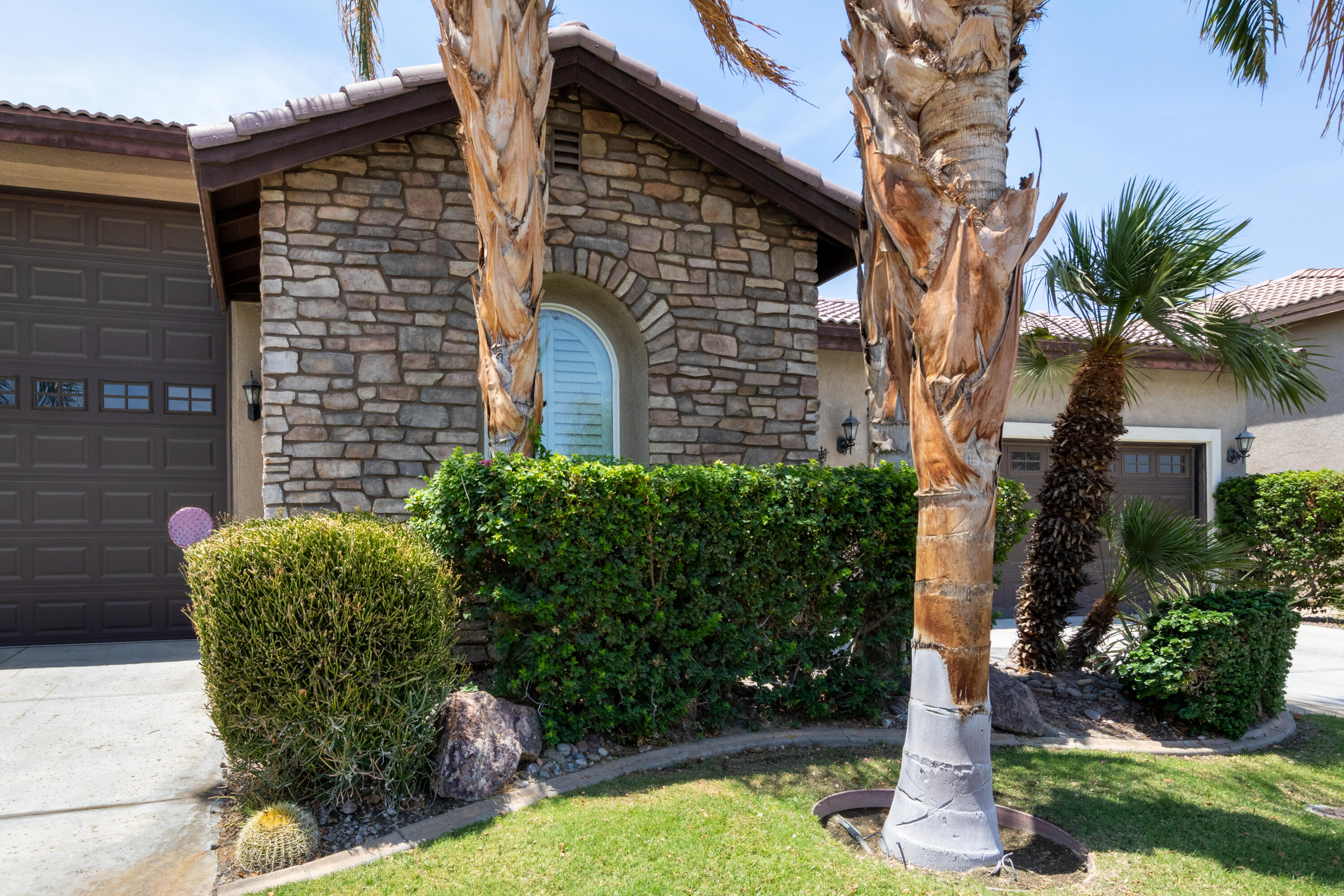 49475 Redford Way Indio, CA 92201 - Photo 2 of 45 a view of a bird bath