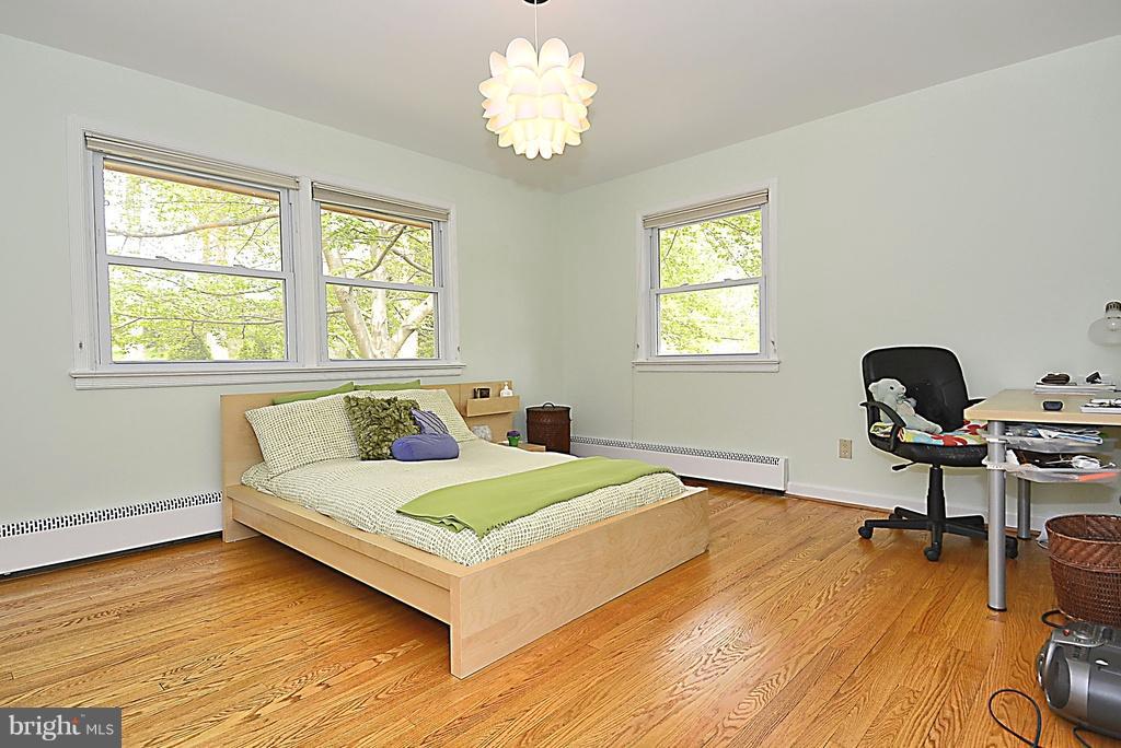 5910 Woodley Road McLean, VA 22101 - Photo 16 of 30 Bedroom #3