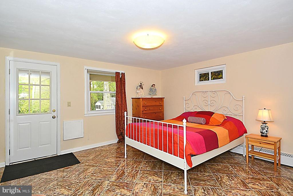 5910 Woodley Road McLean, VA 22101 - Photo 17 of 30 Bedroom #4