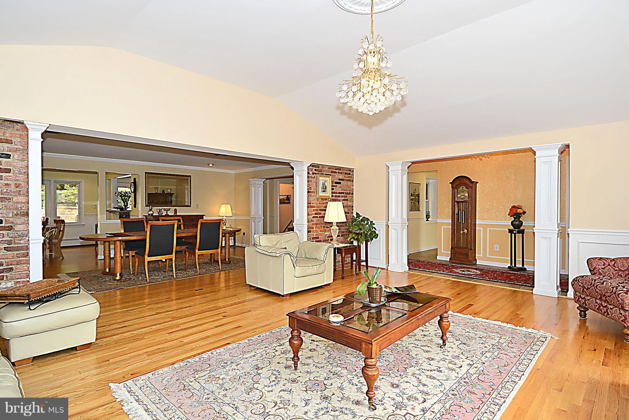 5910 Woodley Road McLean, VA 22101 - Photo 5 of 30 Living Room