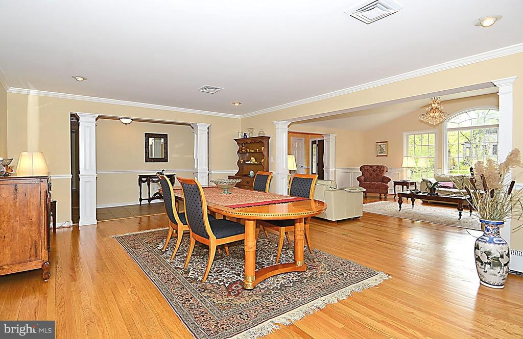 5910 Woodley Road McLean, VA 22101 - Photo 6 of 30 Dining Room