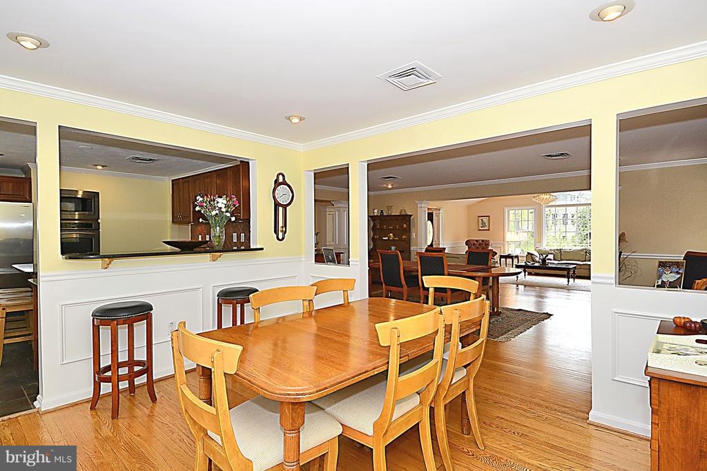 5910 Woodley Road McLean, VA 22101 - Photo 10 of 30 Breakfast Area