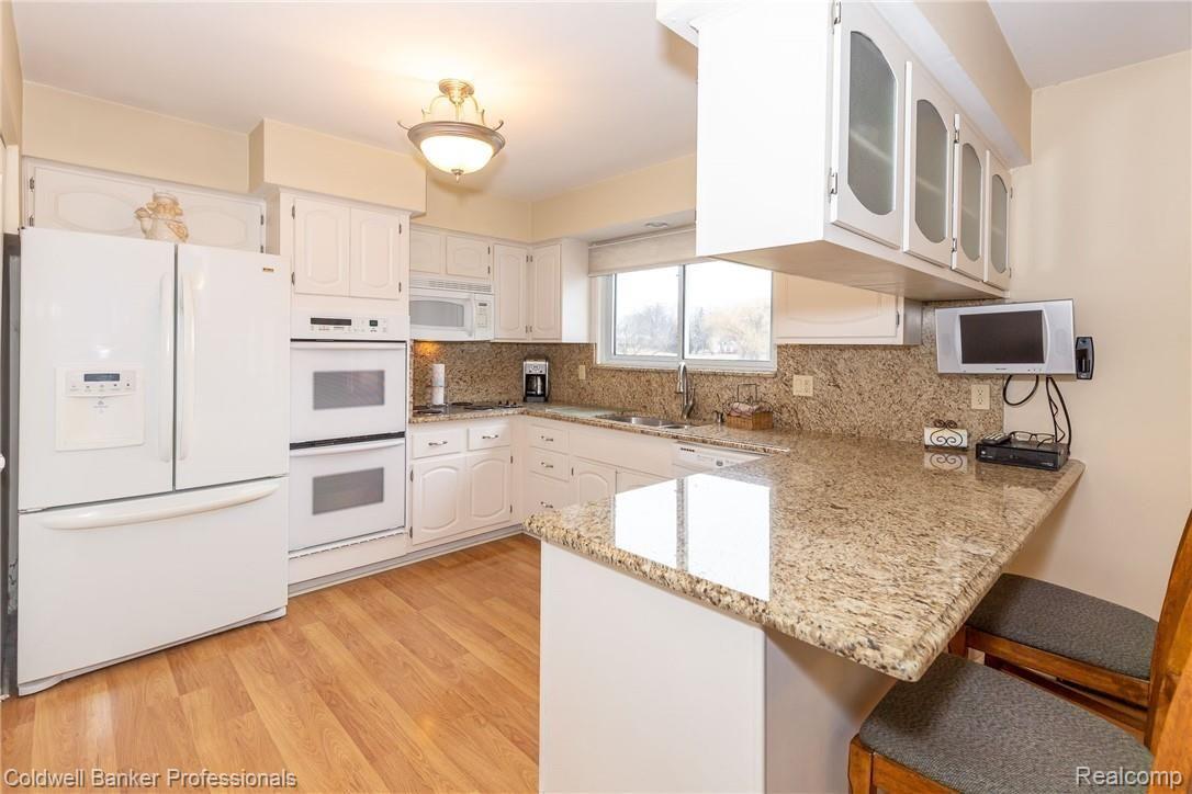 36231 Smithfield Road Farmington, MI 48335 - Photo 8 of 45 592A7516.jpg
