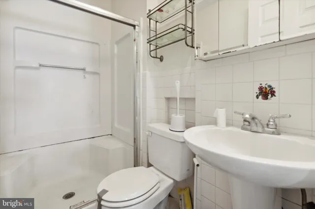 $2,400 | 189 Maiden Street, Philadelphia, PA 19127