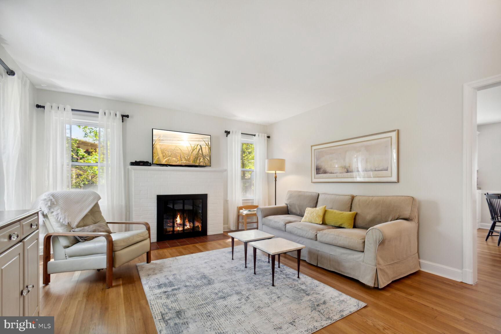 3504 Nimitz Road Kensington, MD 20895 - Photo 3 of 31 Living Room