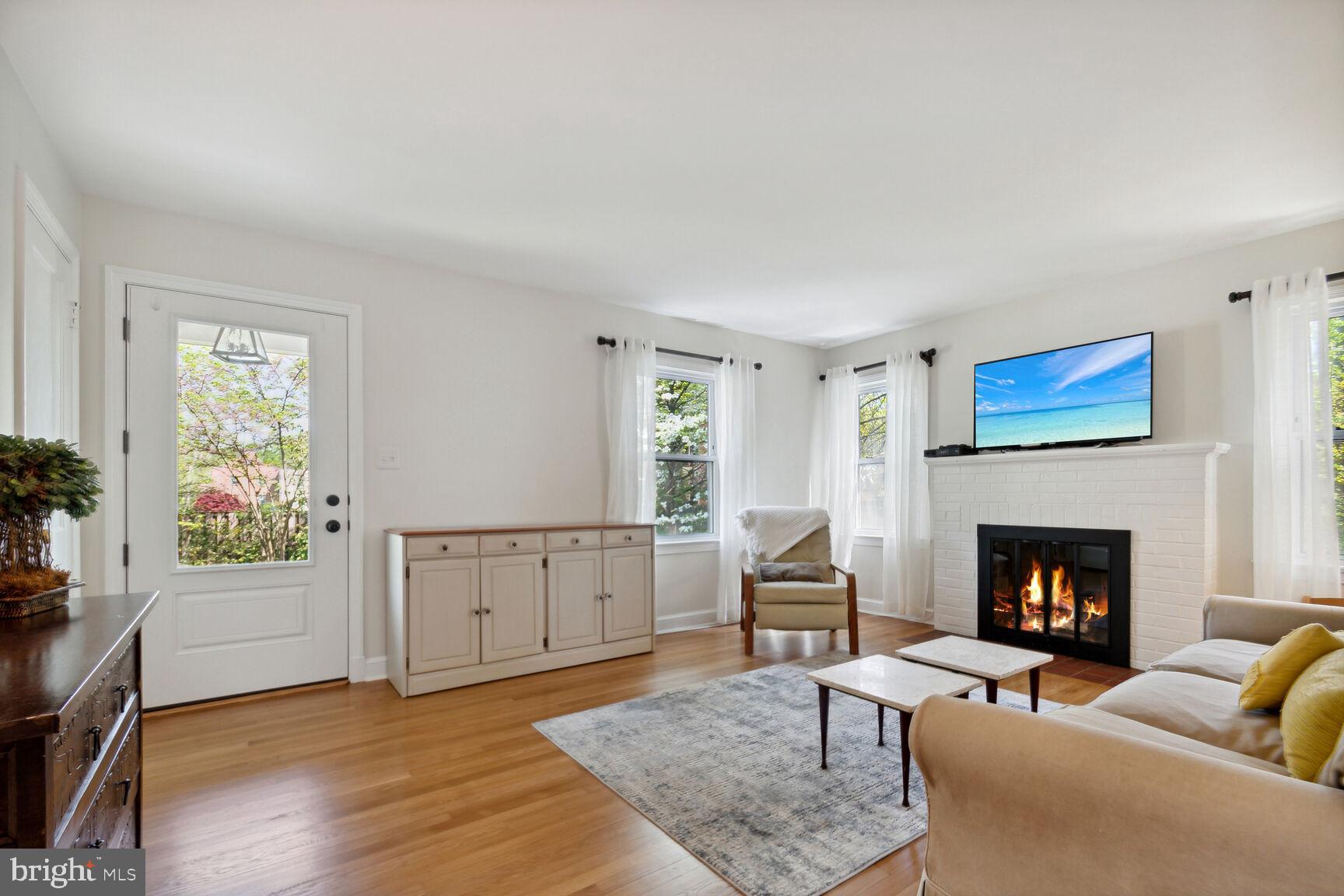 3504 Nimitz Road Kensington, MD 20895 - Photo 5 of 31 Living Room