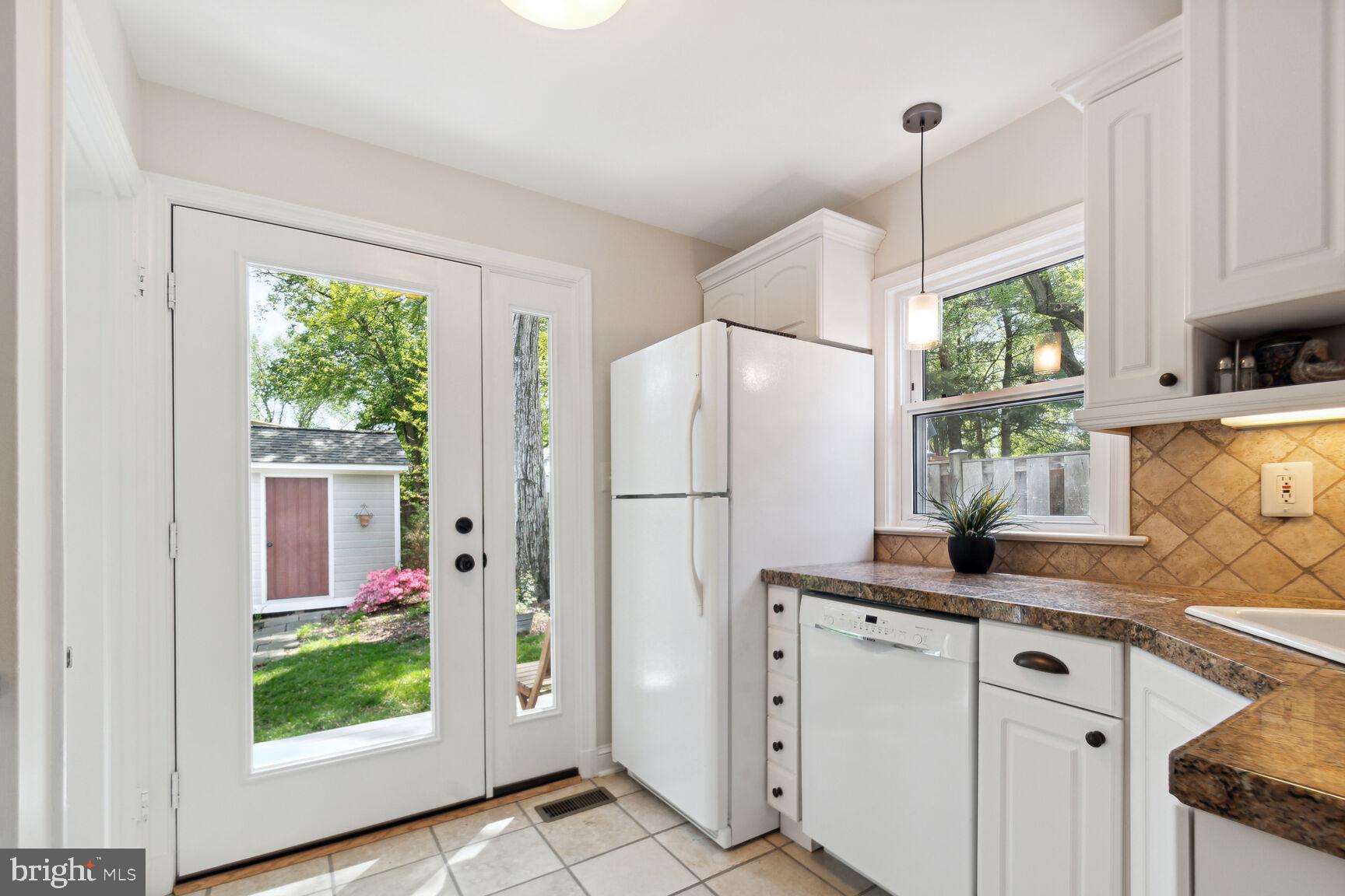 3504 Nimitz Road Kensington, MD 20895 - Photo 10 of 31 Kitchen with access to backyard