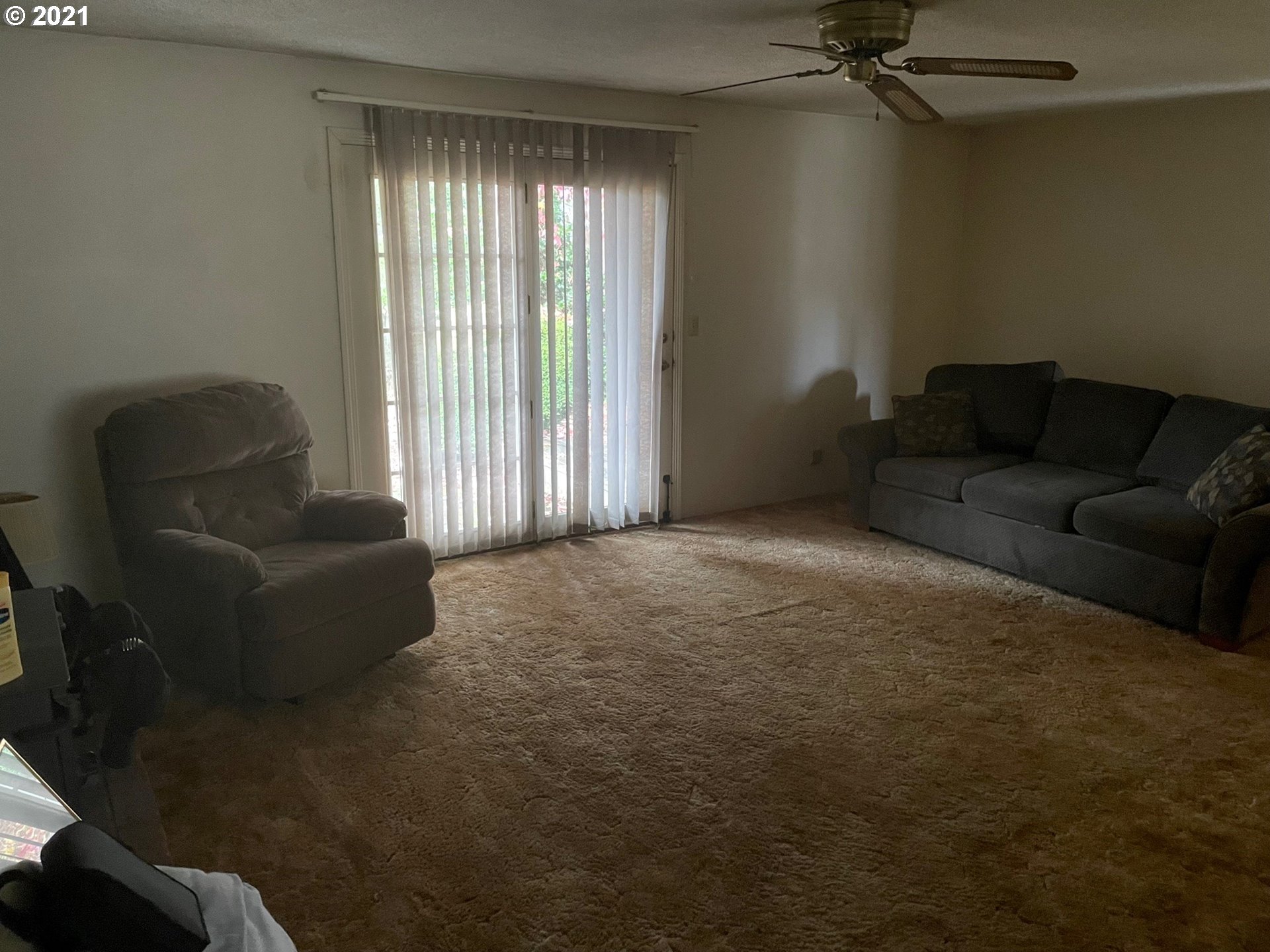 516 53rd Street Springfield, OR 97478 - Photo 4 of 13 a living room with furniture and a window