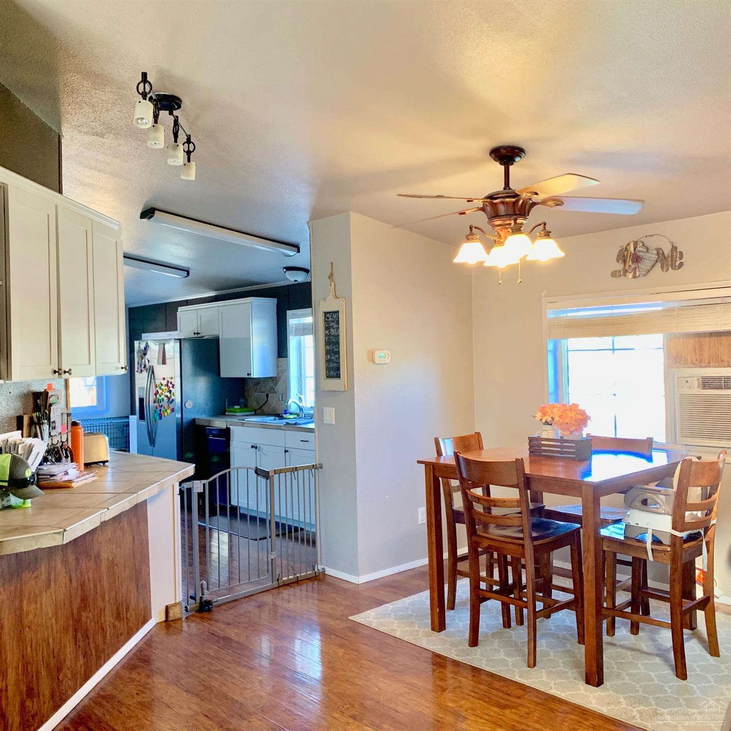 703 Center Ridge Drive Culver, OR 97734 - Photo 8 of 22 Vaulted ceilings & vinyl flooring
