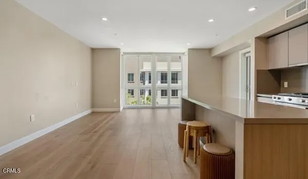 $6,100 | 39 South Los Robles Avenue, Unit 4009, Pasadena, CA 91101