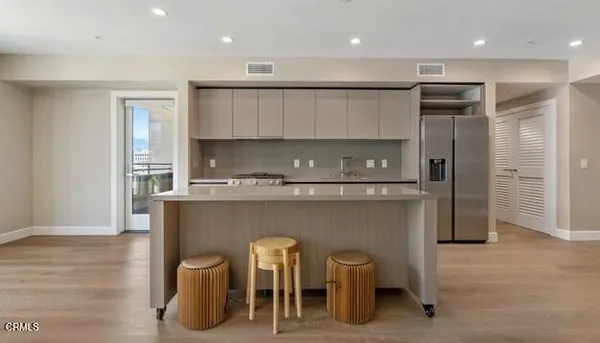 $6,100 | 39 South Los Robles Avenue, Unit 4009, Pasadena, CA 91101