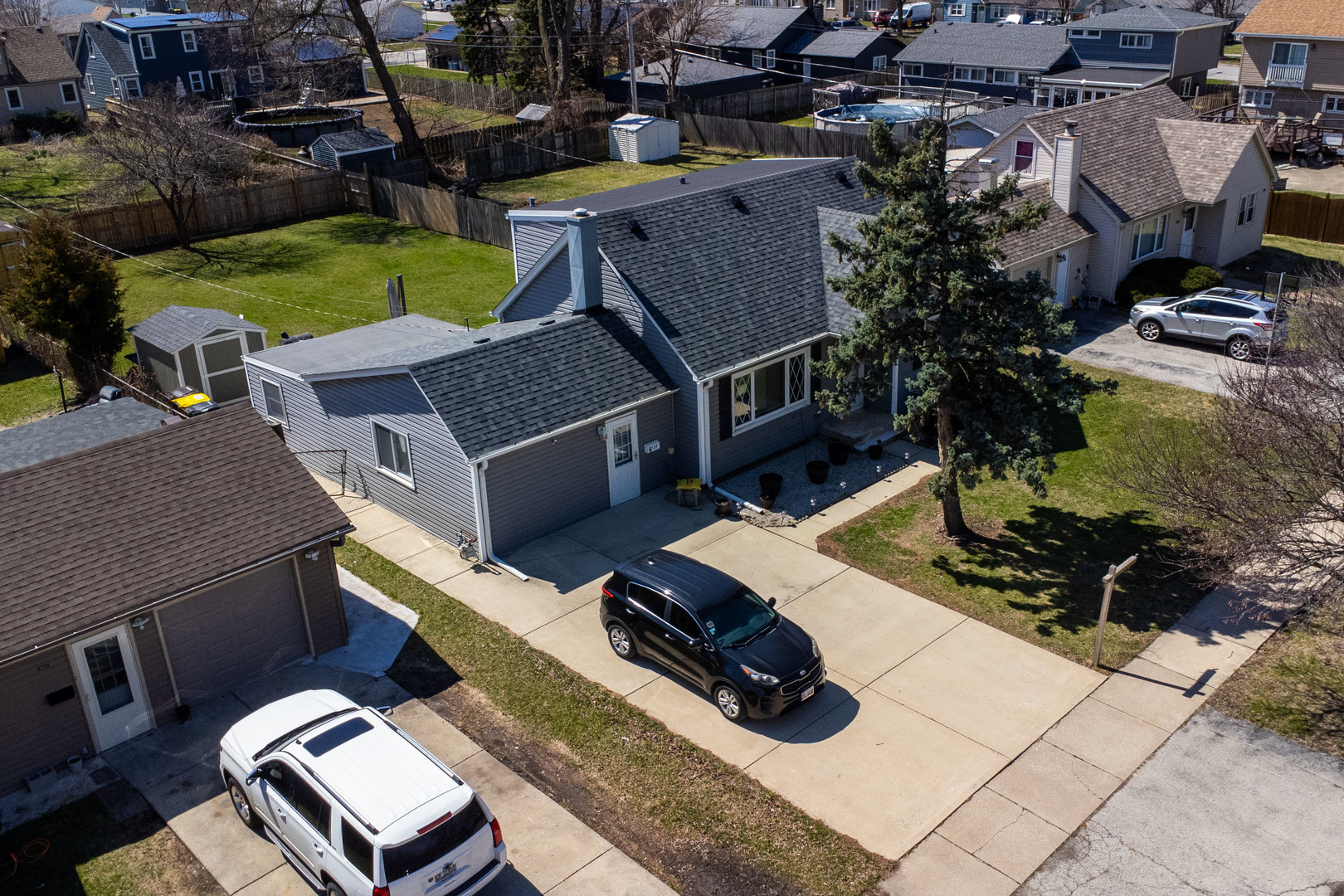6737 104th Place Chicago Ridge, IL 60415 - Photo 3 of 32 an aerial view of a house with garden space and street view