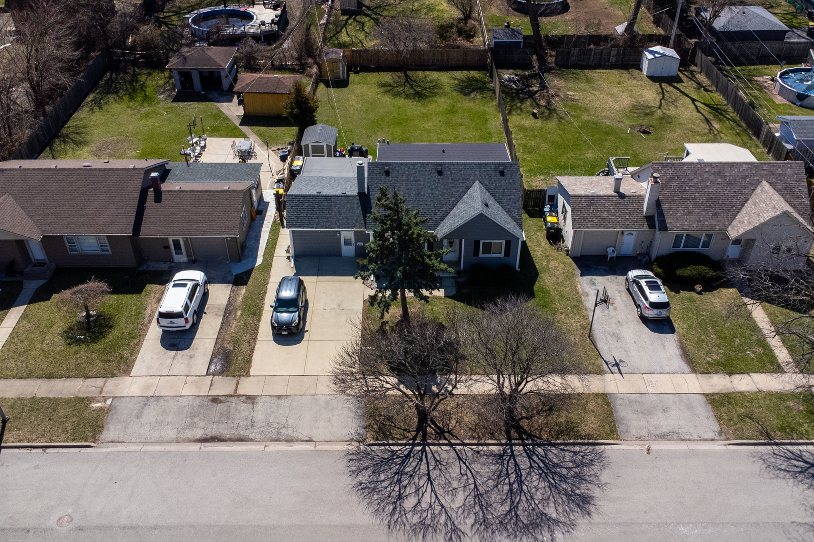 6737 104th Place Chicago Ridge, IL 60415 - Photo 5 of 32 an aerial view of a house with a yard and lake view