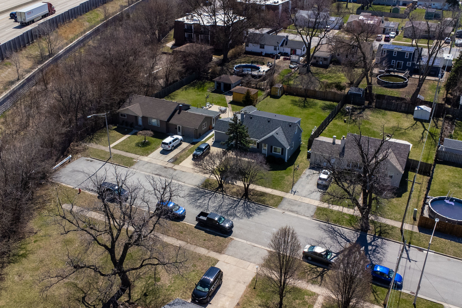 6737 104th Place Chicago Ridge, IL 60415 - Photo 6 of 32 an aerial view of a houses with yard
