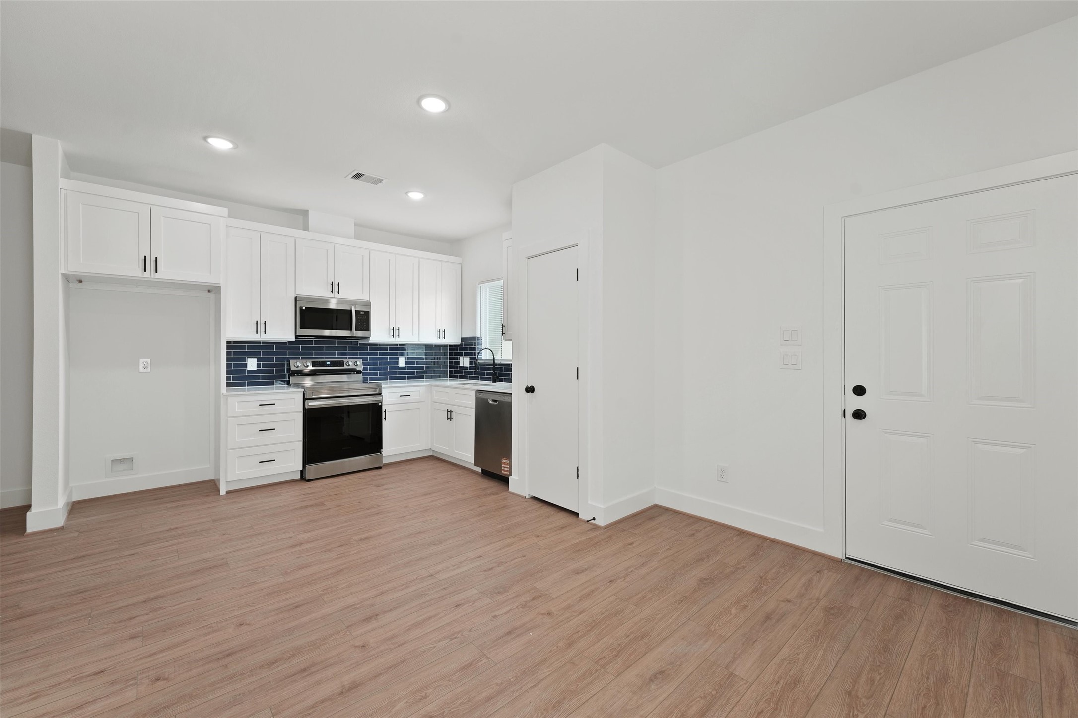 407 Calloway Street, Unit A Houston, TX 77029 - Photo 2 of 19