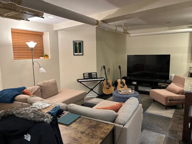 $3,100 | 622 West Briar Place, Unit G, Chicago, IL 60657