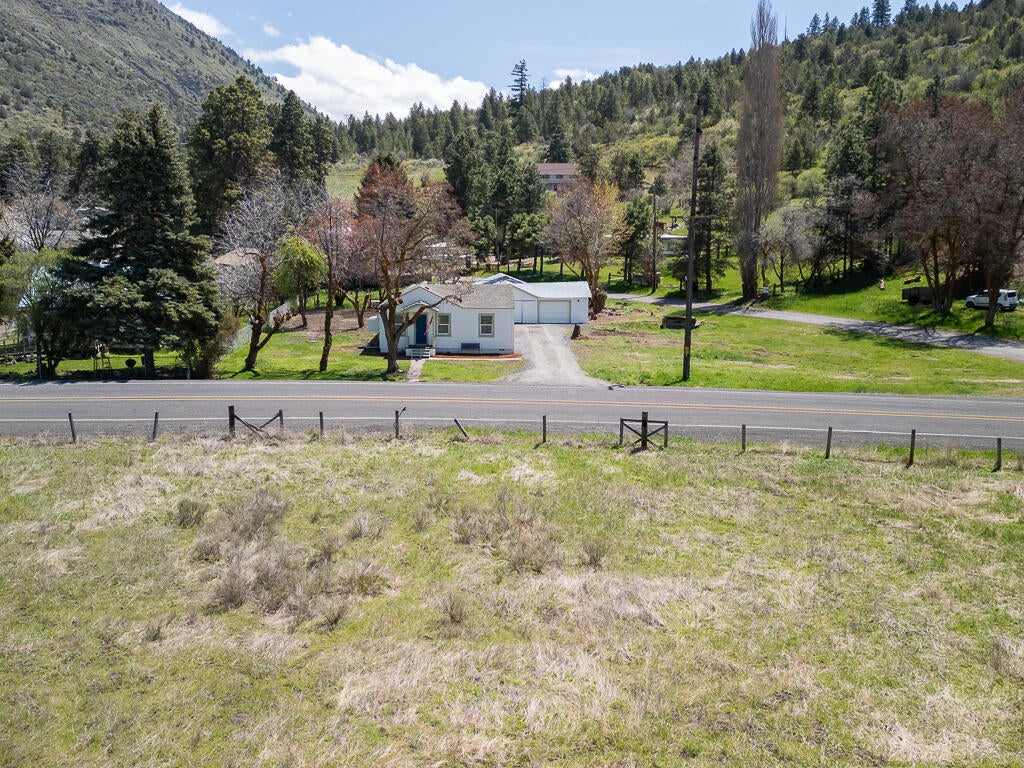 8841 Shady Pine Road Klamath Falls, OR 97601 - Photo 3 of 33 Front of property