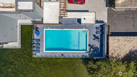 $1,000,000 | 515 Lake Street South, Unit 205, Kirkland, WA 98033