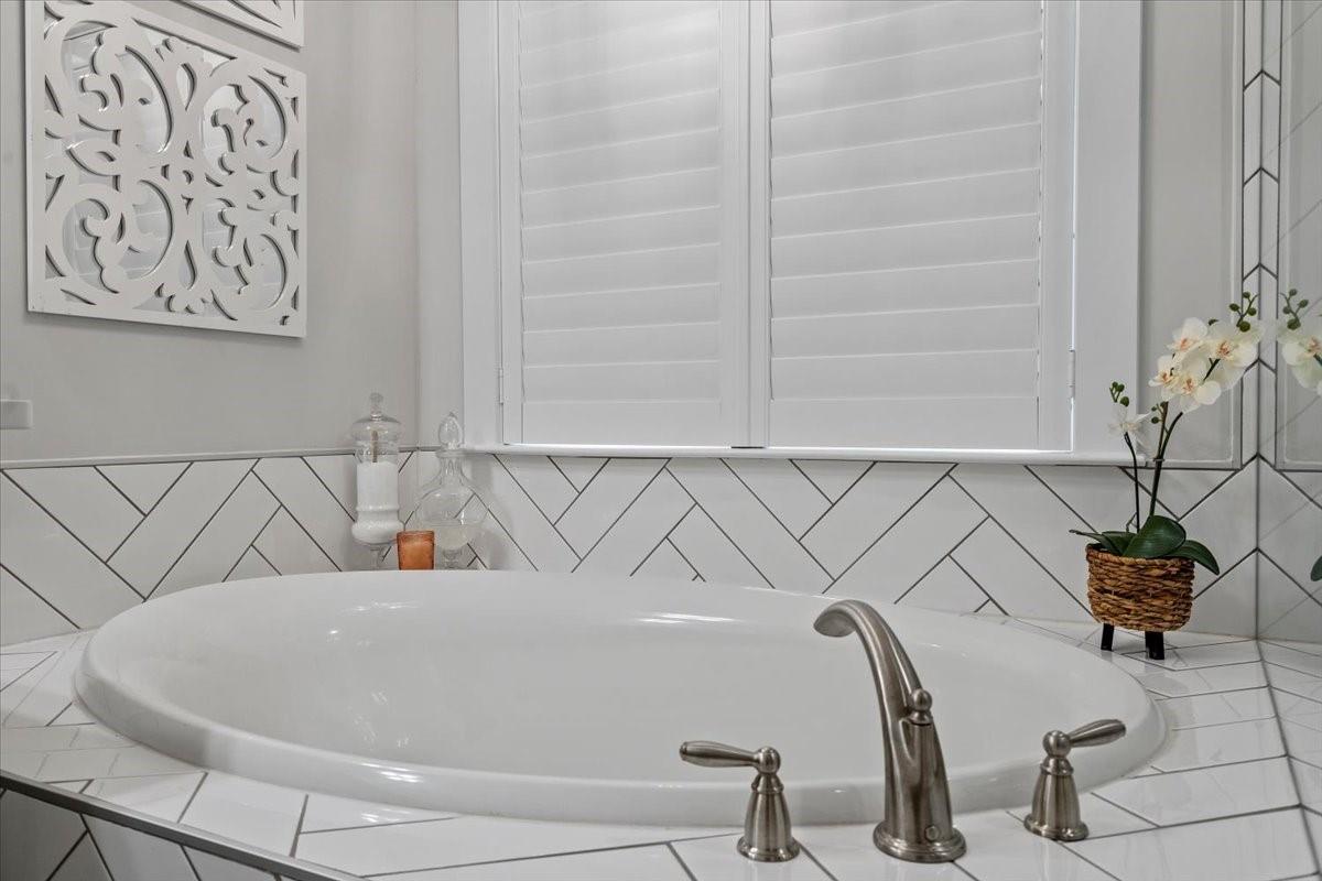 1112 Baldwin Drive Lancaster, SC 29720 - Photo 27 of 48 a bathroom with a bathtub