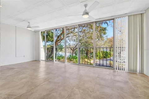 $210,000 | 90 South Highland Avenue, Unit 102, Tarpon Springs, FL 34689