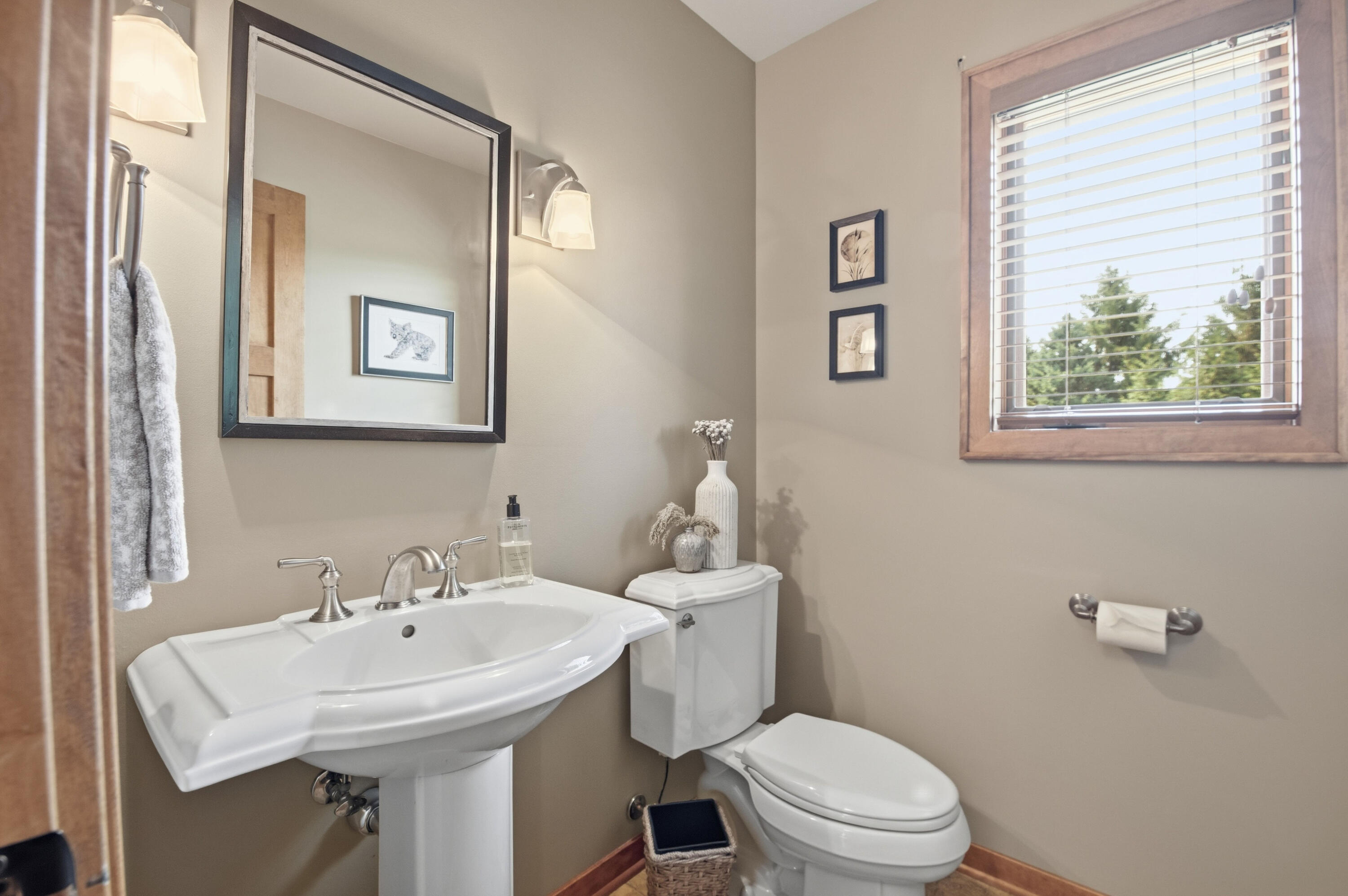 37015 Lower Lake Road Summit, WI 53066 - Photo 25 of 48 Bathroom