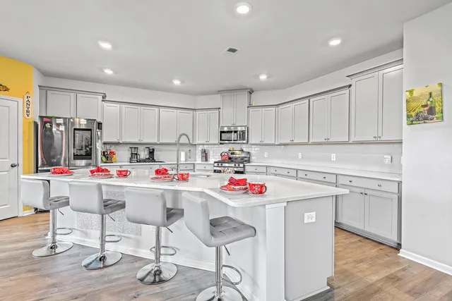 $525,000 | 610 Squire Pope Road, Summerville, SC 29486