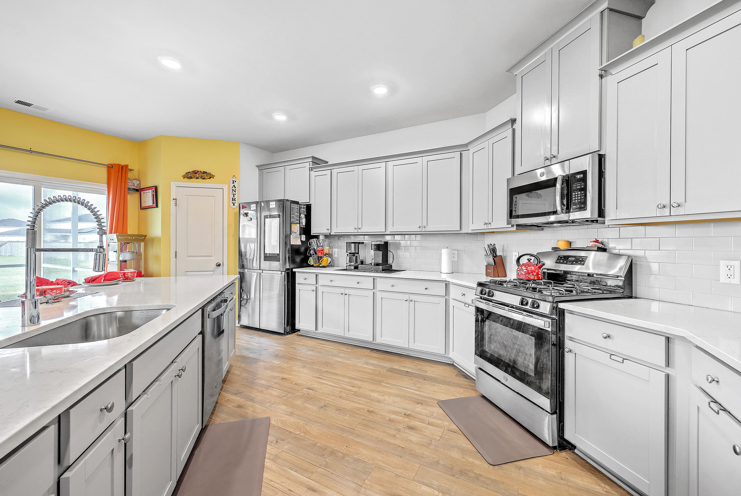 610 Squire Pope Road Summerville, SC 29486 - Photo 17 of 43 Kitchen