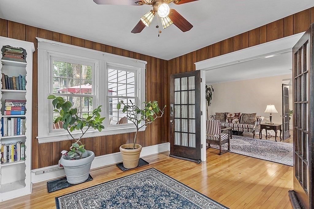 65 Commodore Road Worcester, MA 01602 - Photo 12 of 33 a living room with furniture and a potted plant