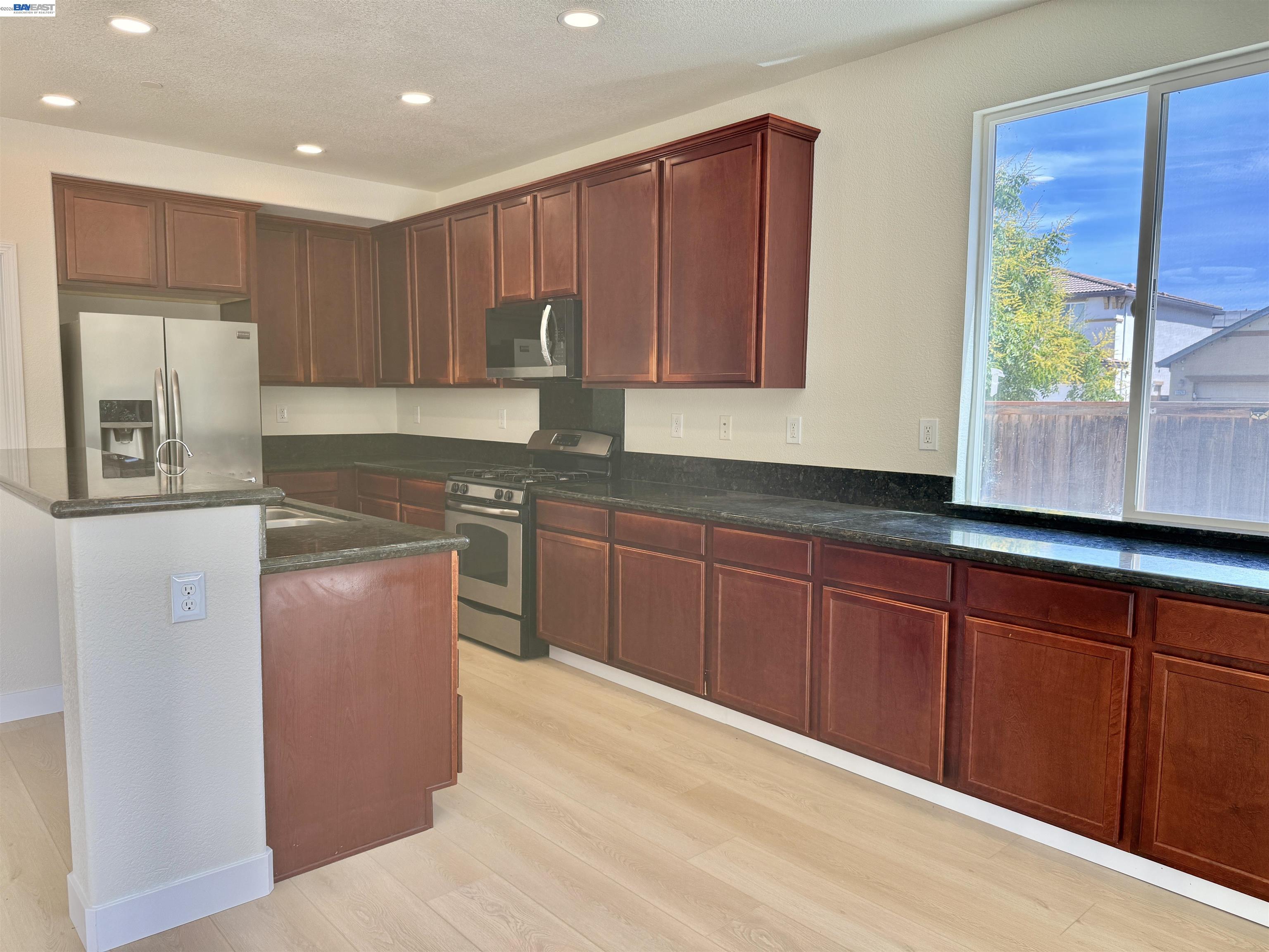 668 Landmark Point Lathrop, CA 95330 - Photo 11 of 49 Gallery Image 11