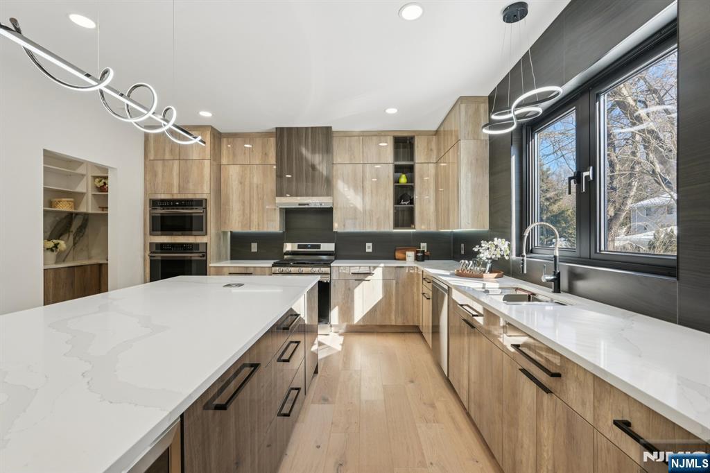 543 Closter Dock Road Closter, NJ 07624 - Photo 13 of 49