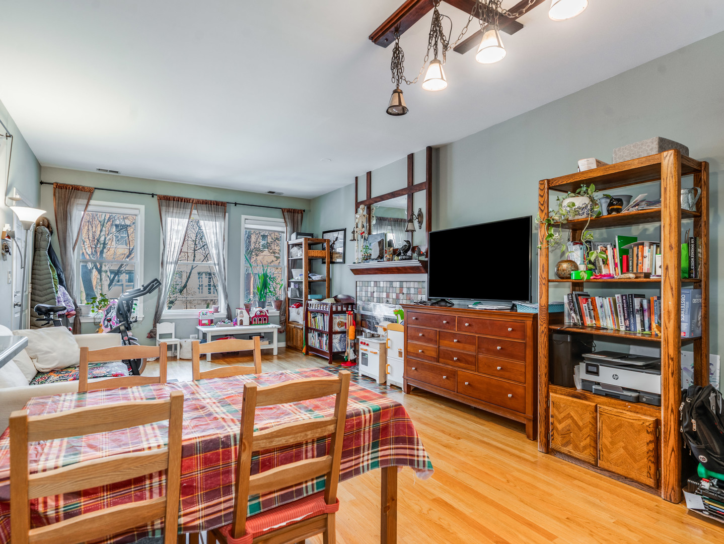 1335 West Fillmore Street, Unit B Chicago, IL 60607 - Photo 6 of 19 a living room with furniture and a flat screen tv